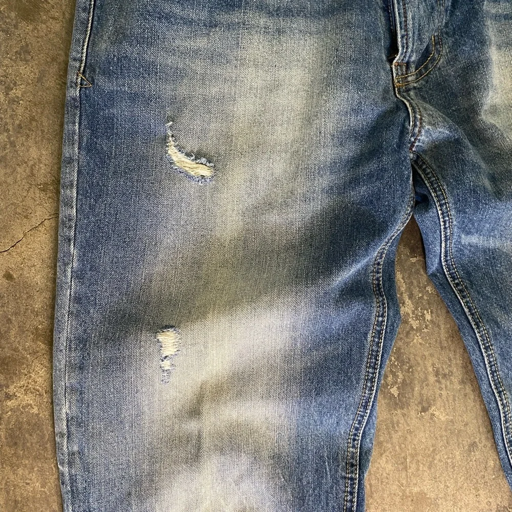 Brigabe Distressed Men's Straight Jeans - Picture 4 of 7
